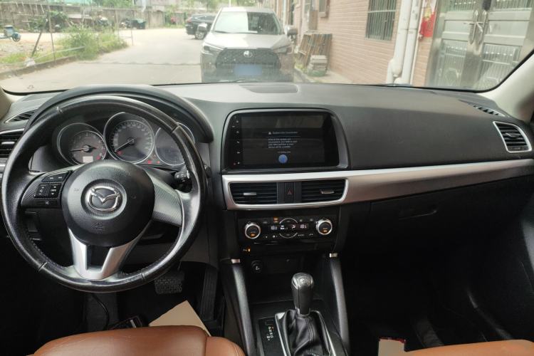 Used Mazda CX-5 2015 2.0L Automatic Two-Wheel Drive Urban Version Center Console