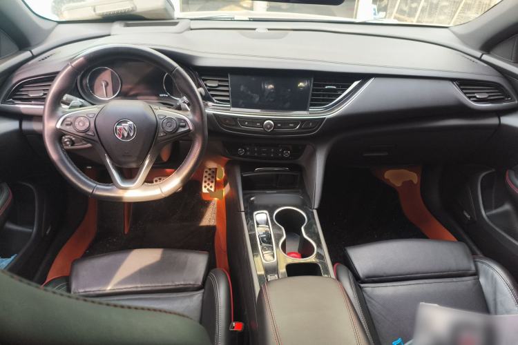 Used Buick Regal 2020 GS 28T Prestige Model Center Console