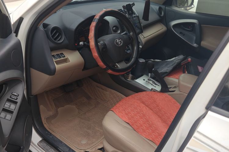 Used Toyota RAV4 2012 Luxurious Edition 2.0L Automatic All-Wheel Drive
