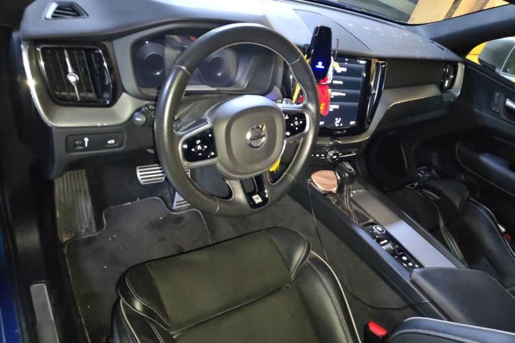 Used Volvo XC60 2019 T5 4x4 Zhiyuan Sport Edition China V Standard Center Console