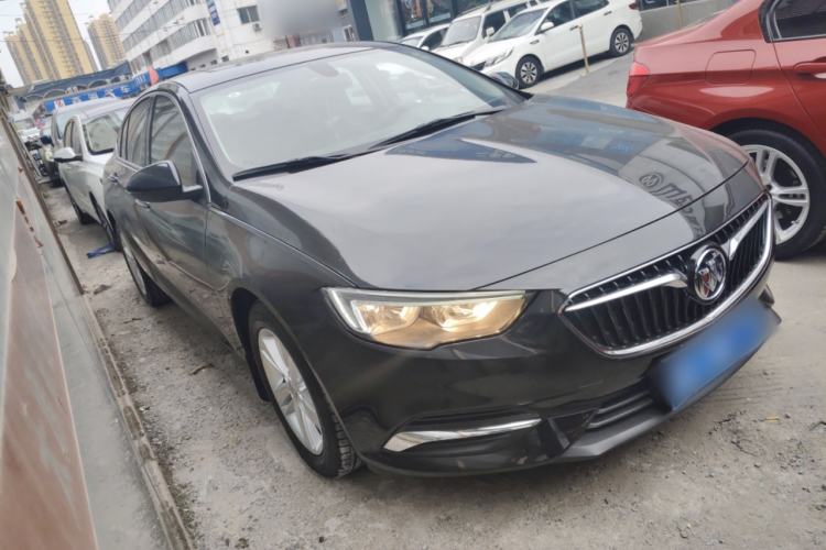 Used Buick Regal 2017 20T Elite Edition Front Right 45 Deg