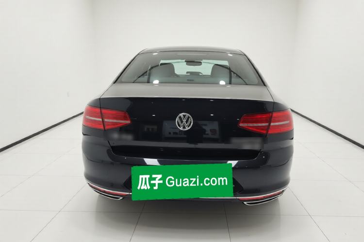 Used Volkswagen Magotan 2018 Facelift 330TSI DSG Luxury Model Exterior 4