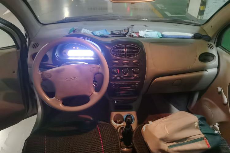 Used Chery QQ3 2012 Fashion Edition 1.0L Manual Champion Version Center Console