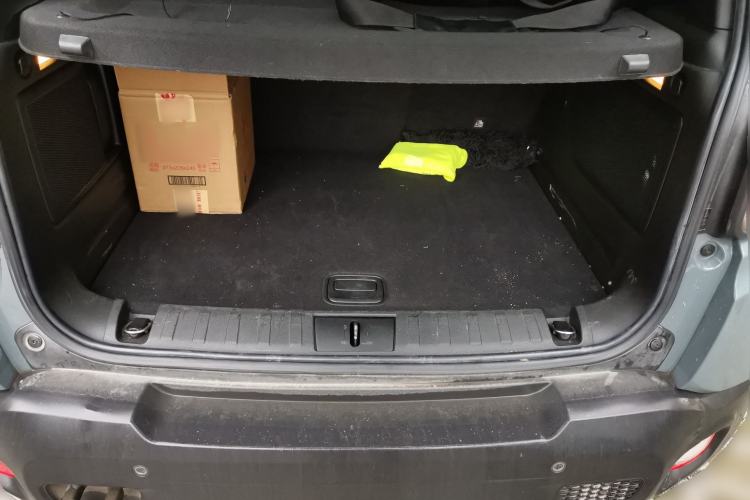 Used Jeep Renegade 2016 2.0L Automatic Four-Wheel Drive 75th Anniversary Tribute Edition Trunk