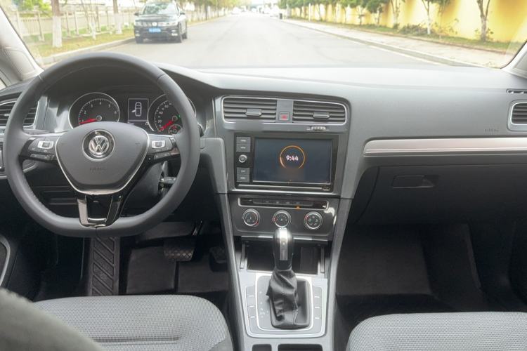 Used Volkswagen Golf 2019 280TSI DSG Comfort Version China V Standard Center Console