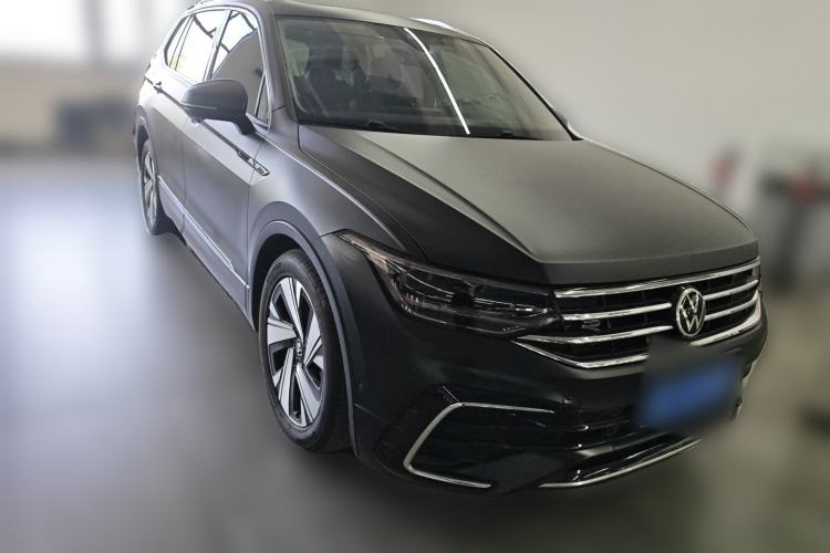 Used Volkswagen Tiguan L 2023 Restyled 330TSI Automatic Two-Wheel Drive R-Line Enhanced Comfort Version Front Right 45 Deg