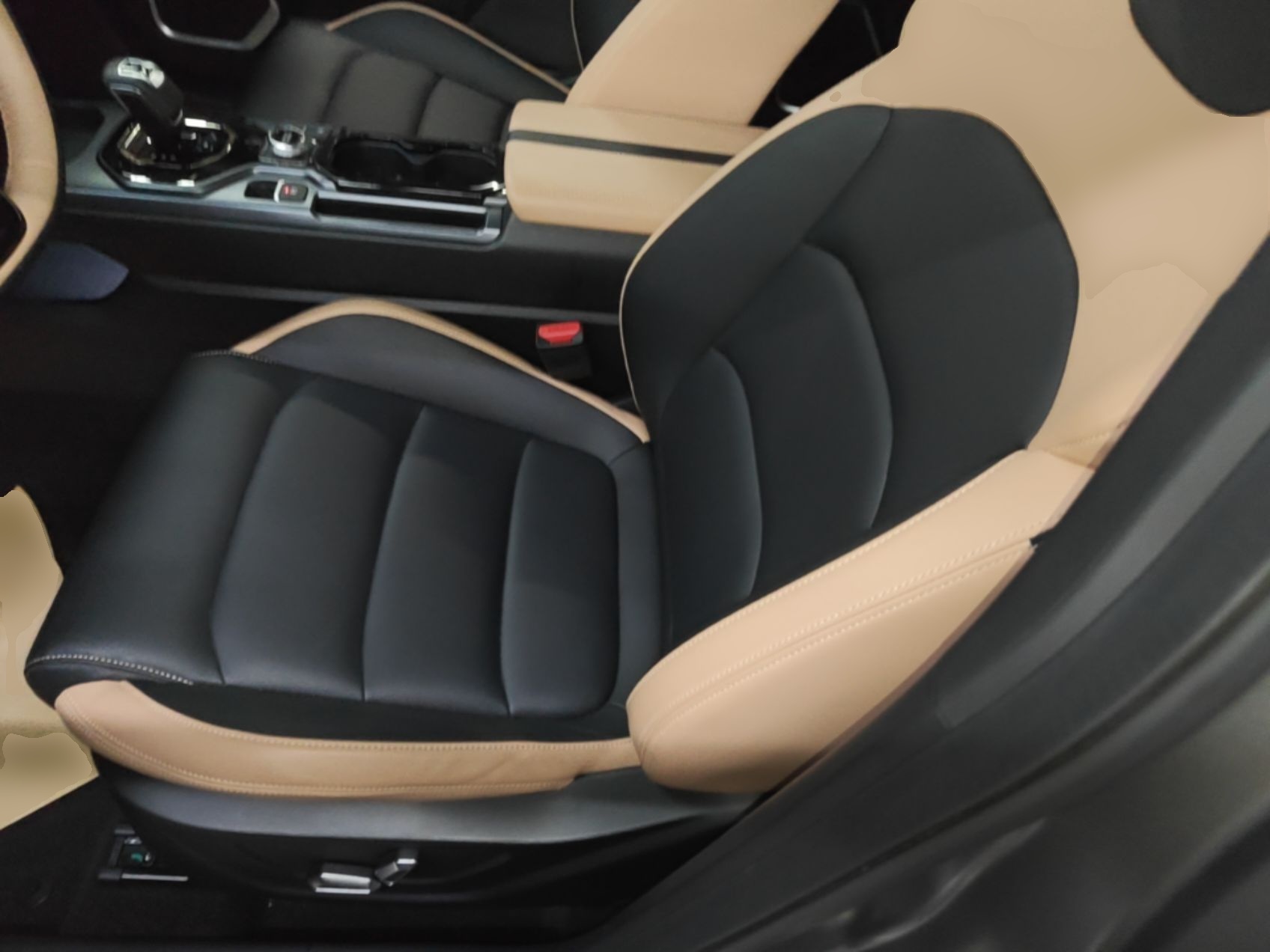 Geely Auto icon 2025 Linglong 1.5TD Jinxi Edition — снимка 17