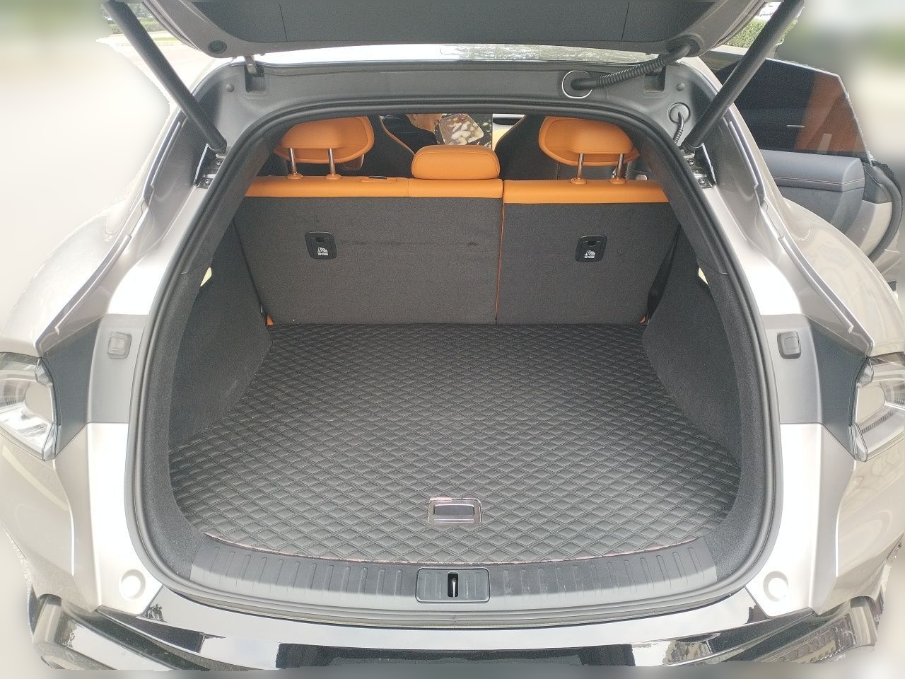 Xiaomi Auto YU7 2025 Ultra-Long Range All-Wheel Drive Pro Version — снимка 16