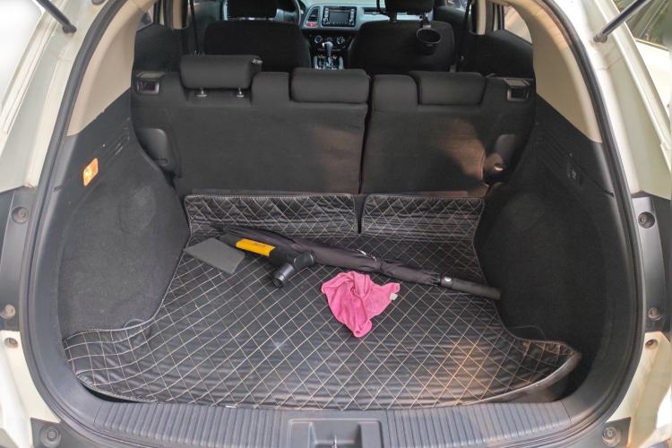 Used Honda Vezel 2015 1.5L CVT two-wheel drive Comfort trim Trunk