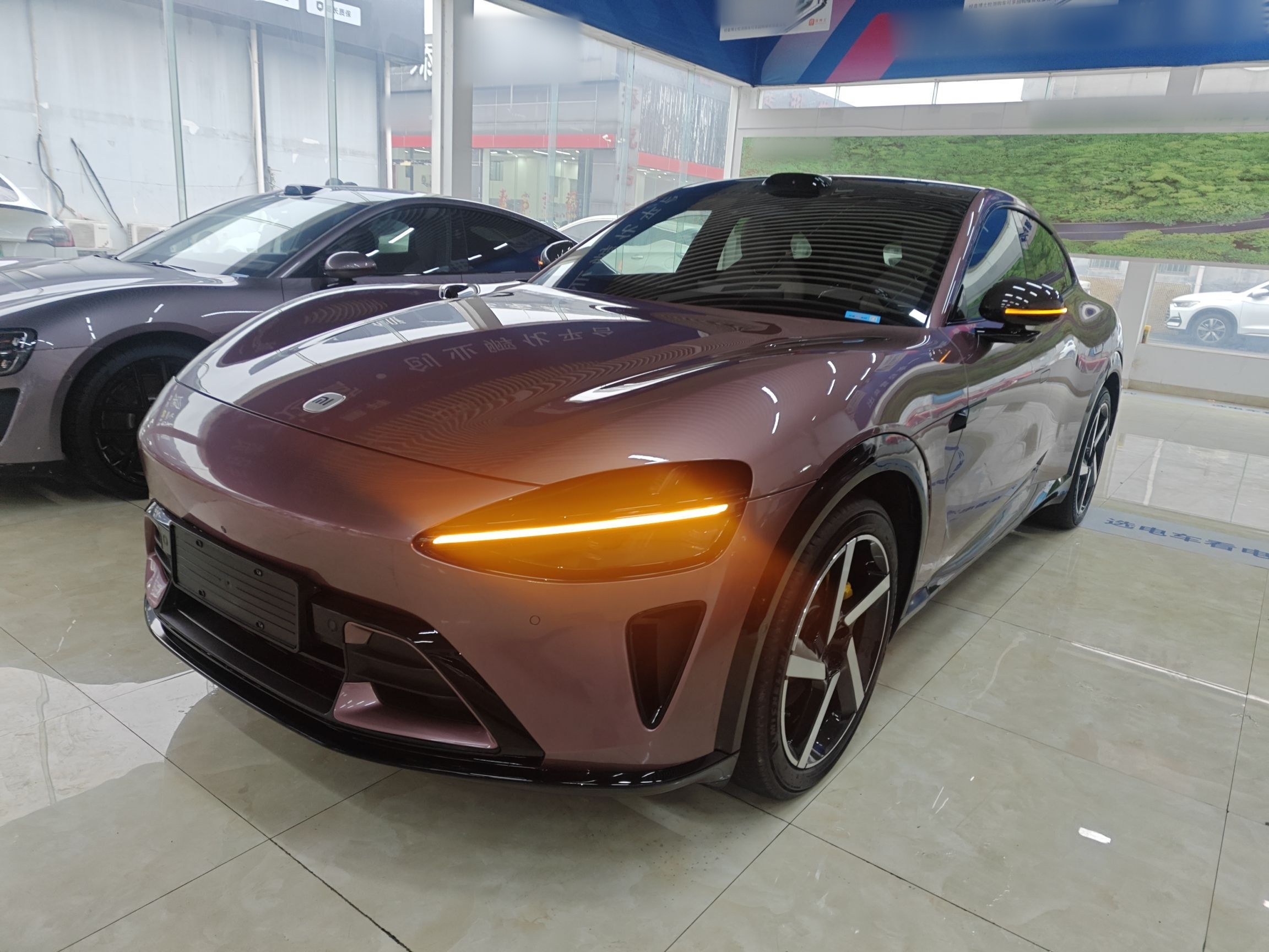 Под передней частью автомобиля