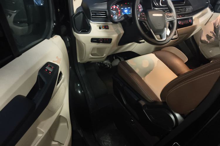 Used SAIC MAXUS V100 RV 2022 2.0T Traveler V100 Mountain Retreat Edition with Longitudinal Bed
