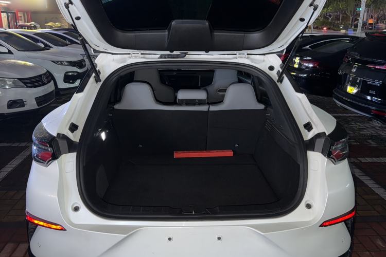 Used CHANGAN UNI-T 2023 Second-Generation 1.5T Prestige Model Trunk