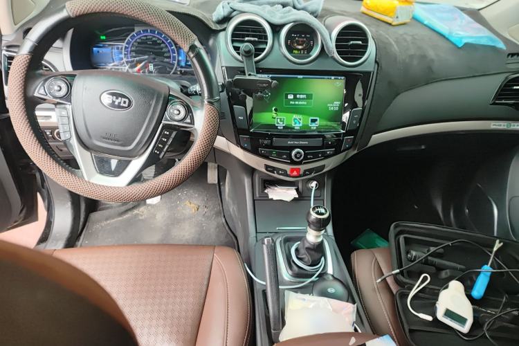 Used BYD S7 2016 1.5T Manual Luxury Edition Center Console