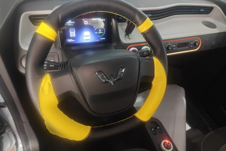 Used Wuling Hongguang MINIEV 2020 Freedom Version Lithium Iron Phosphate Center Console