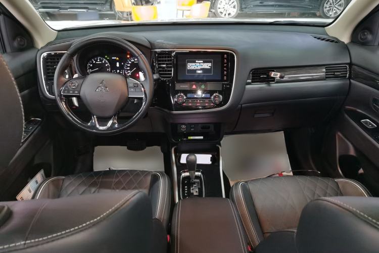 Used Mitsubishi Outlander 2020 2.4L 4x4 Zhi Xiang Edition 7-Seater