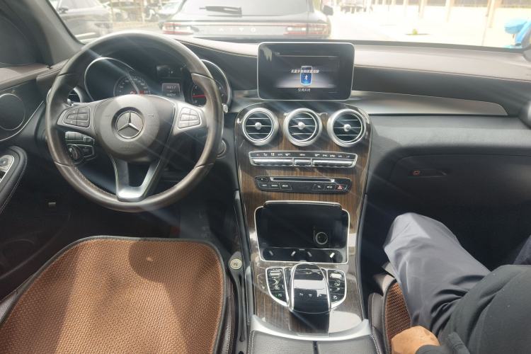Used Mercedes-Benz GLC 2018 GLC 260 4MATIC Luxury Model Center Console