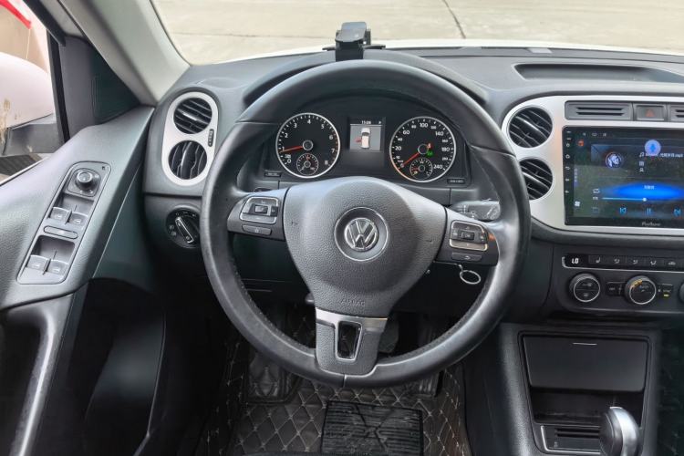 Used Volkswagen Tiguan 2013 1.8 TSI Automatic All-Wheel Drive Luxury Model Steering Wheel