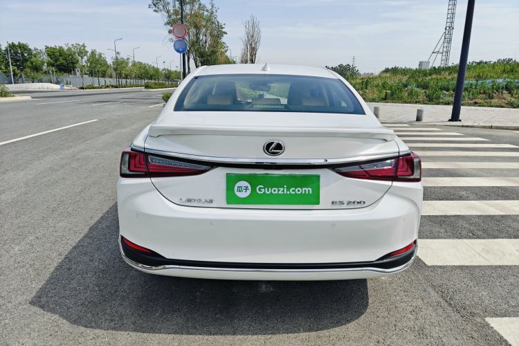 Used Lexus ES 2023 200 Excellence Edition
