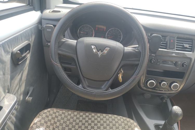 Used Wuling Rongguang V 2016 1.2L Practical Model Non-Power-Assisted
