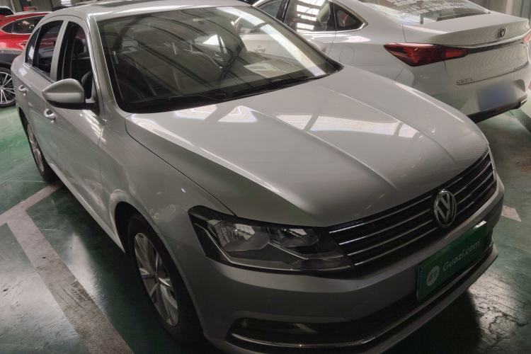 Used Volkswagen Lavida 2015 1.6L Manual Comfort Edition Front Right 45 Deg