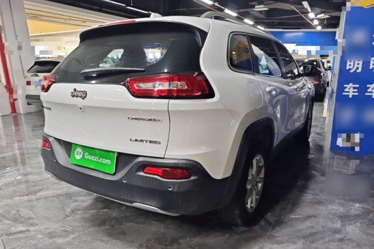 Used Jeep Cherokee 2017 2.0L Superior Edition Rear Right 45 Deg