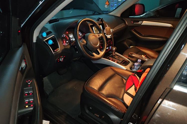 Used Audi Q5 2018 Collector's Edition 40 TFSI Technology Model Interior 3