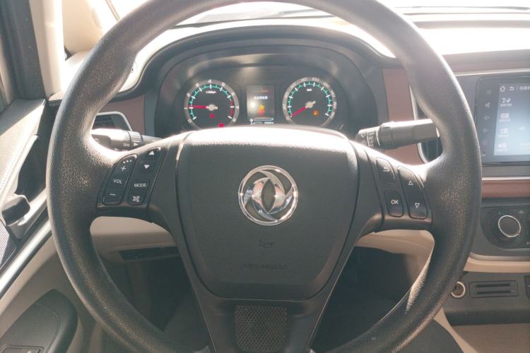 Used FORTHING Lingzhi 2019 M5L 1.6L 7-Seater Luxury Model China VI Standard
