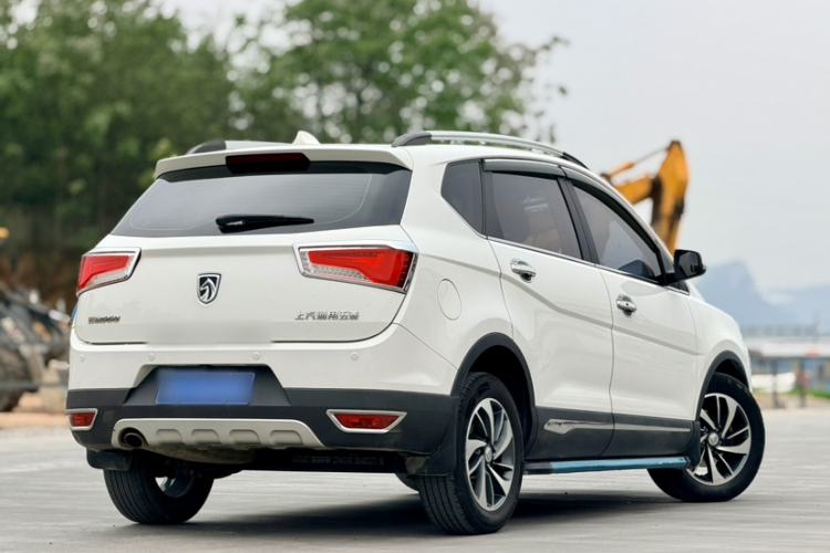 Used Baojun 560 2016 1.8L Manual Luxury Edition Exterior 4