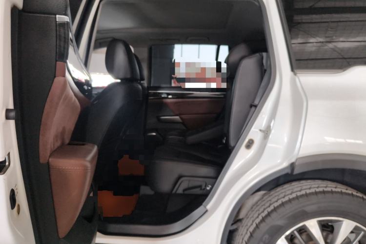 Used GAC Trumpchi GS8 2017 320T Two-Wheel Drive Luxury Smart Connectivity Version (7 Seats) Left Rear Seat