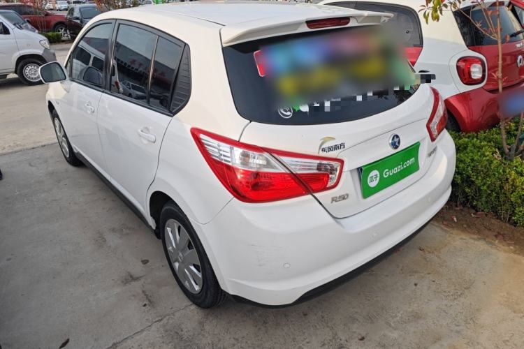 Used Venucia R50 2015 1.6L Manual Fashion Edition Exterior 2