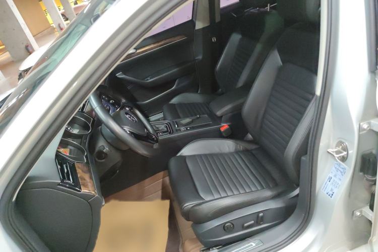 Used Volkswagen Magotan 2018 Facelift 330TSI DSG Luxury Model
