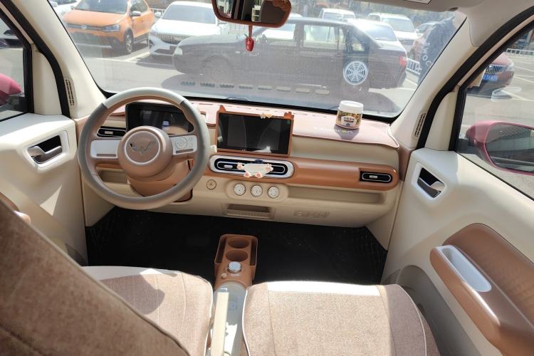 Used Wuling Hongguang MINIEV 2024 3rd Generation 170 km Center Console