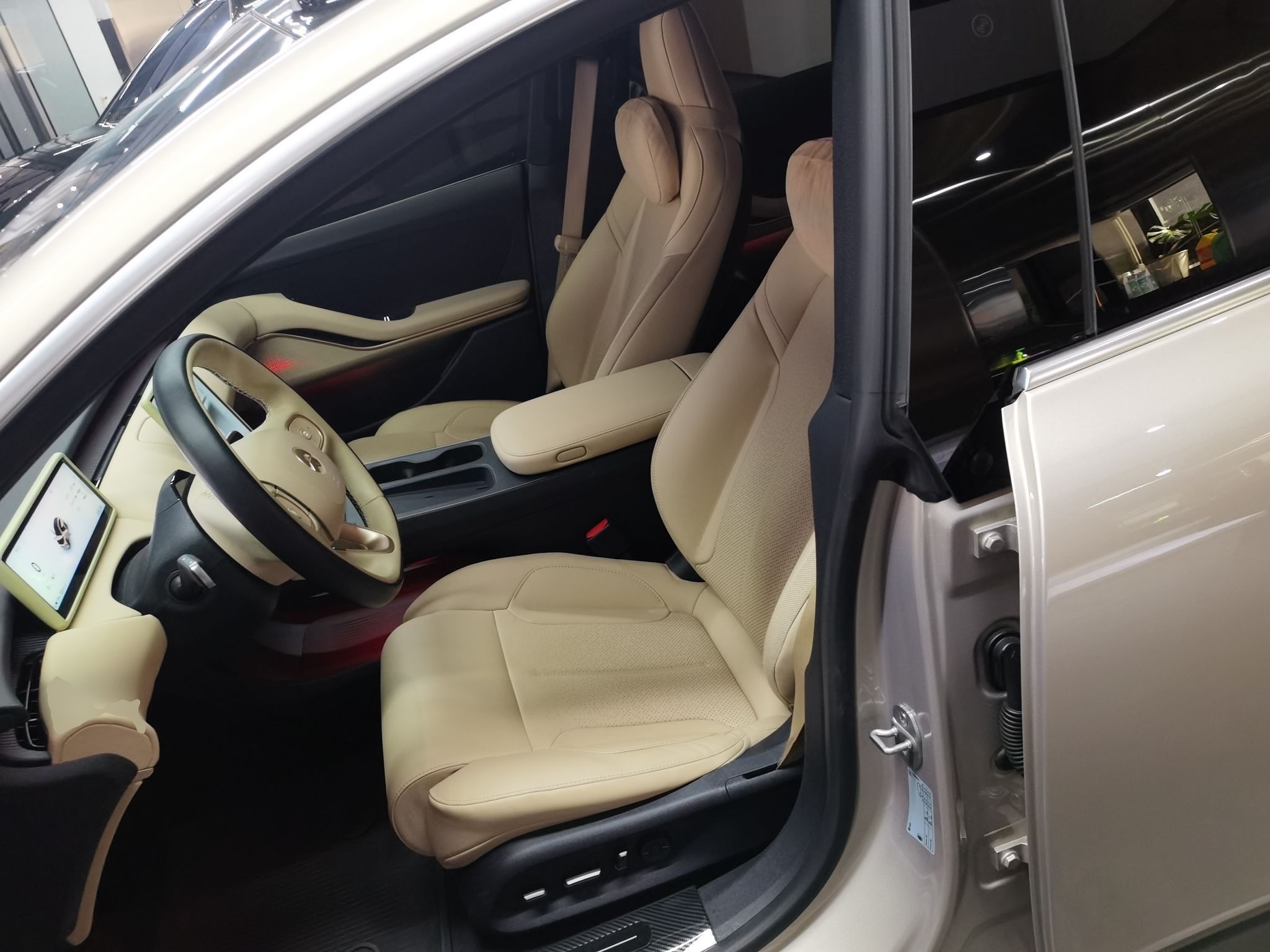 المقاعد الأمامية داخل السيارة