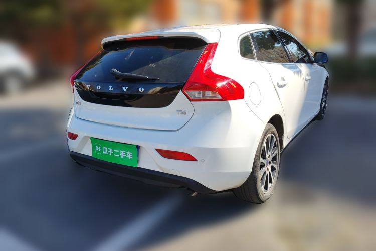 Used Volvo V40 2016 T4 Smart Luxury Edition
