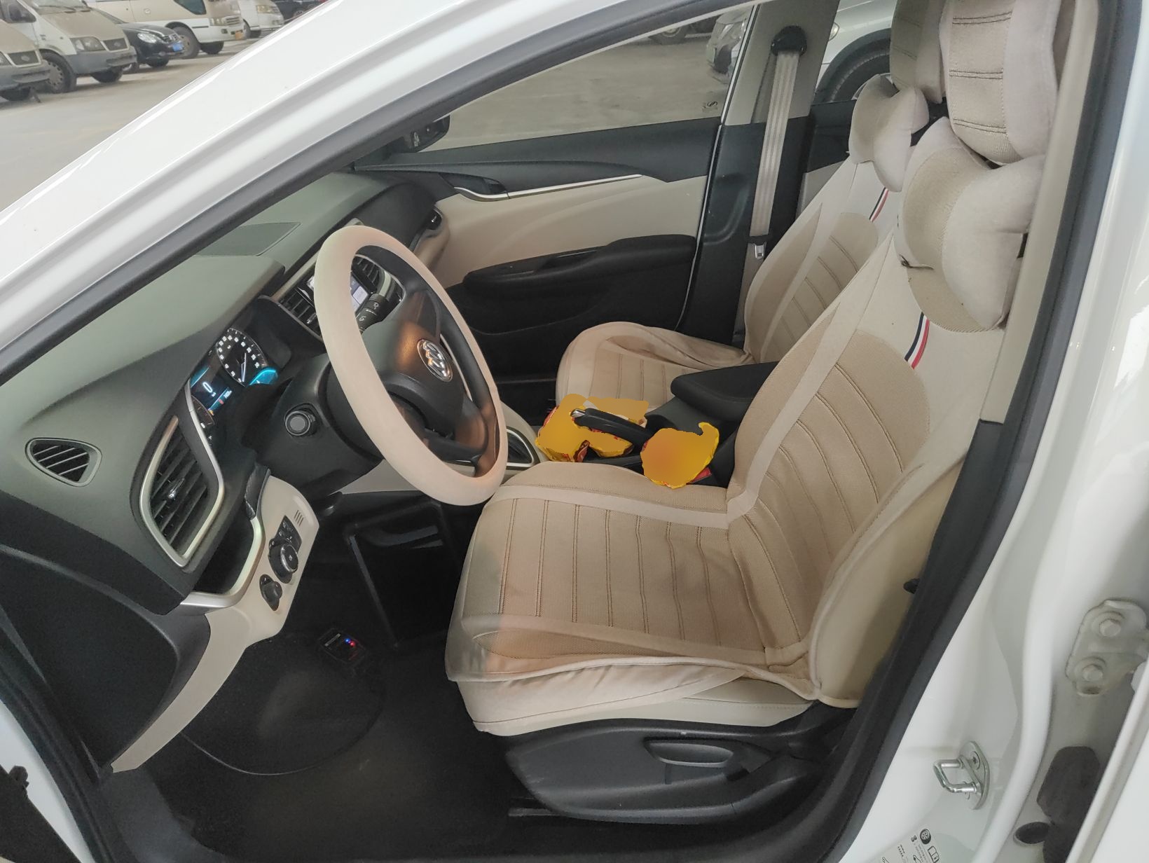 Переднее сиденье в автомобиле