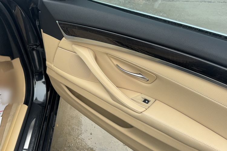 Used BMW 5 Series 2014 528Li Leading Model
