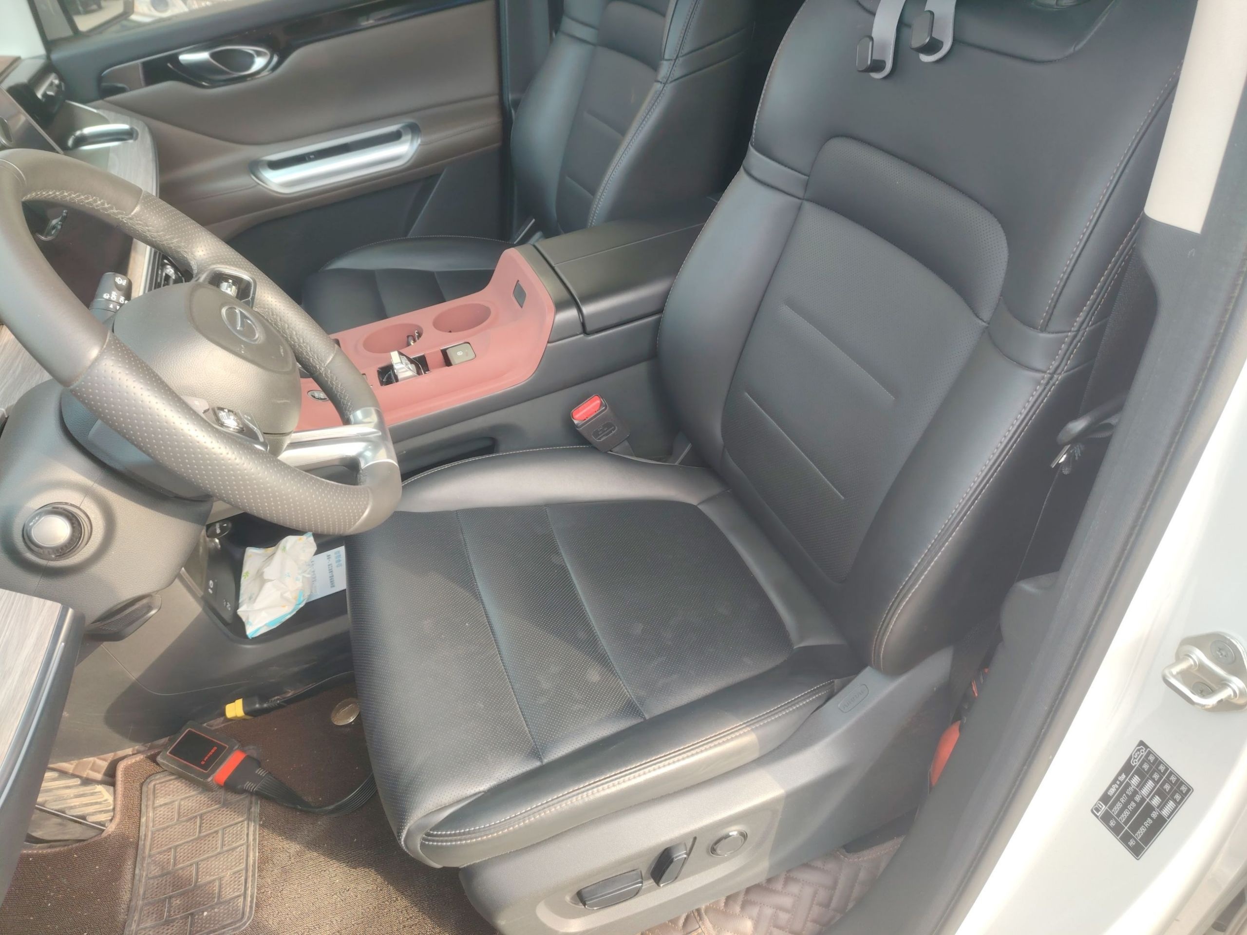 Переднее сиденье в автомобиле