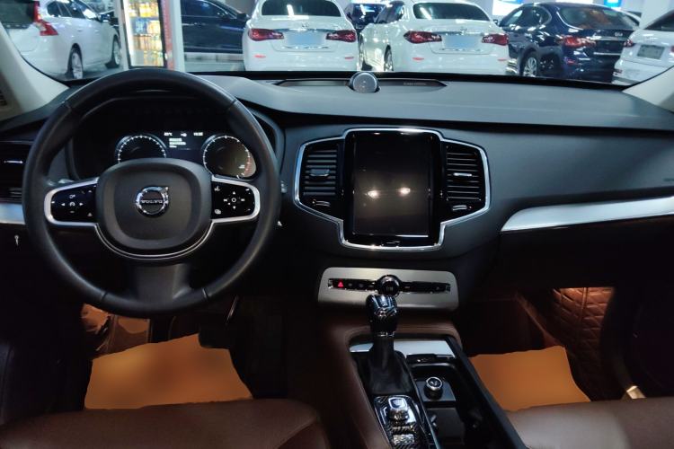 Used Volvo XC90 2018 T6 Zhiyi Edition 7-Seater Center Console