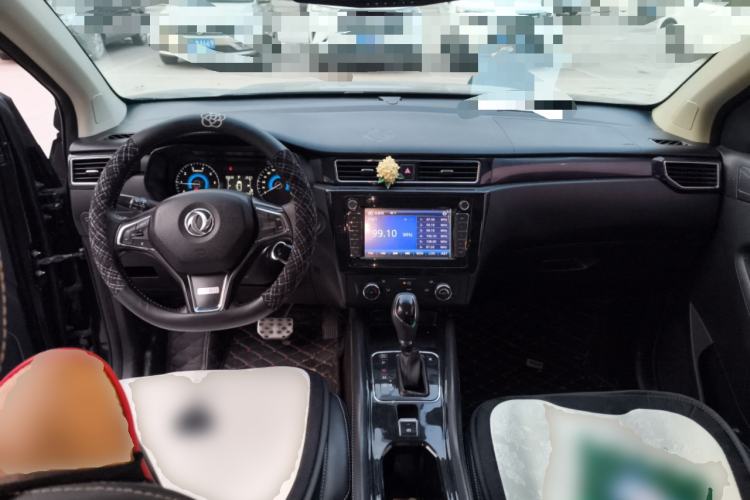 Used Dongfeng Fengon 580 2016 Revised Version 1.5T CVT Comfort Edition Center Console