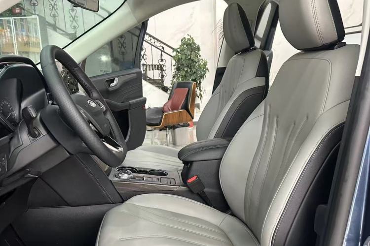 Used Ford Escape 2020 EcoBoost 245 Two-Wheel-Drive Comfort Edition Interior 1