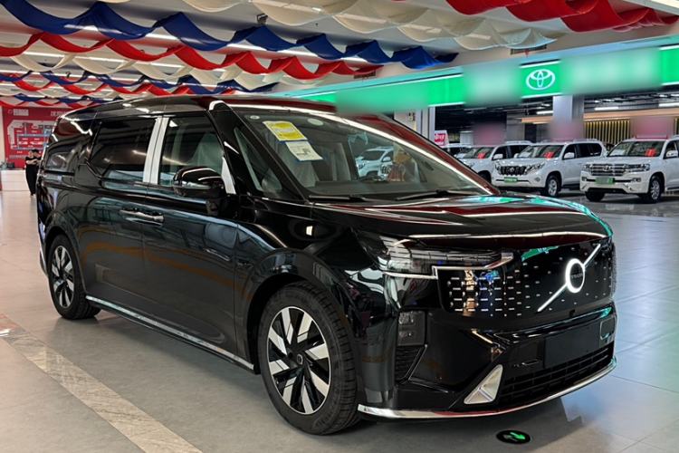 Used Volvo EM90 2025 Ultra Six-Seater