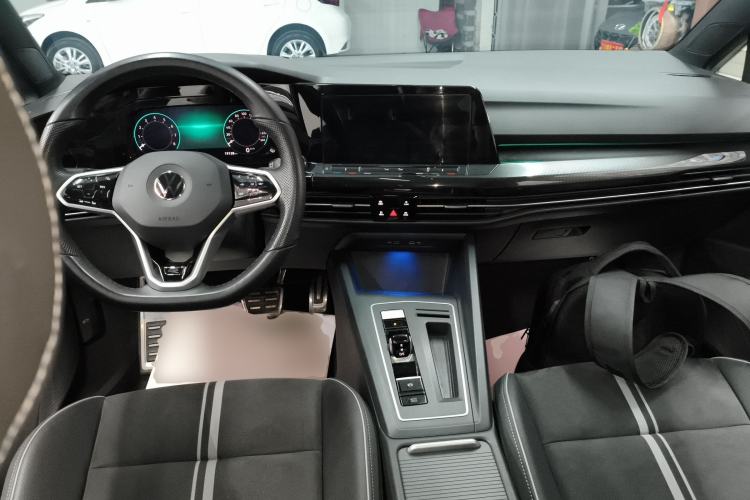 Used Volkswagen Golf 2023 Facelift 280TSI DSG R-Line Lite Center Console