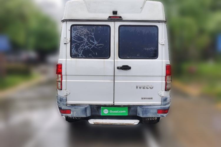 Used Iveco Daily 2017 2.5T A35 Passenger Van 5-7 Seats Model 47Z5
