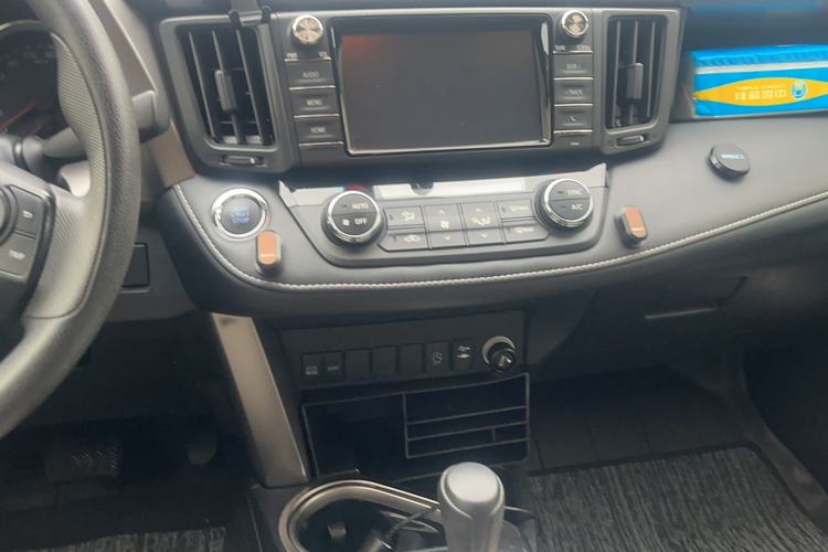 Used Toyota RAV4 2019 2.0L CVT Two-Wheel Drive Fashion X Limited Edition China VI Standard