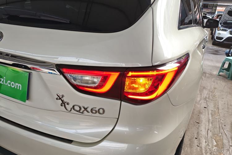 Used Infiniti QX60 2018 2.5 S/C Hybrid Two-Wheel-Drive Excellence Edition China VI Standard Right Rear Taillight