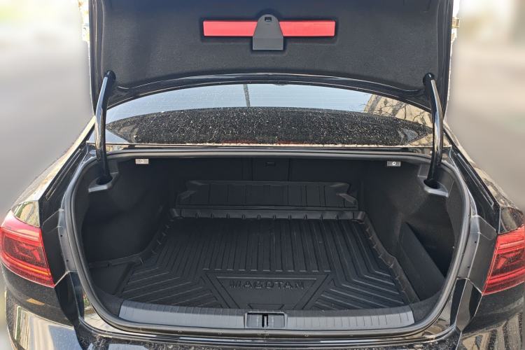 Used Volkswagen Magotan 2020 330TSI DSG Leading Model Trunk