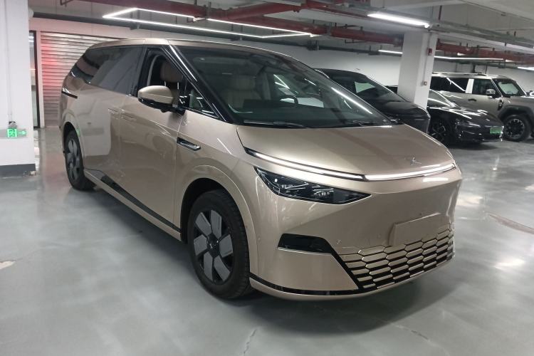 Used XPeng X9 2024 702 Ultra-Long Range Pro
