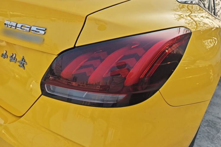 Used MG 5 2021 180 DVVT CVT Youth Luxury Edition
