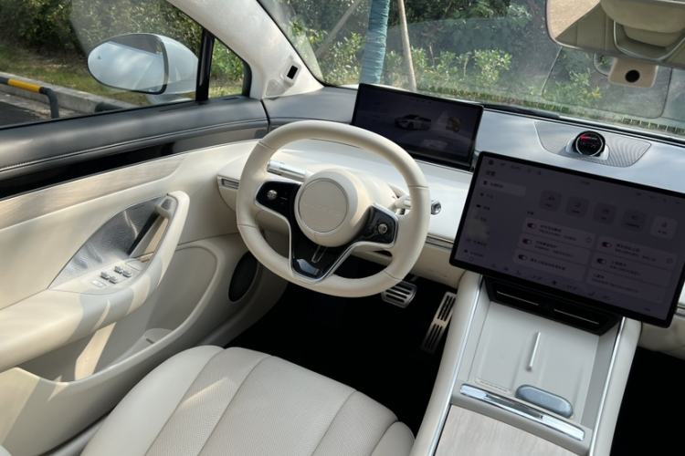 Used Hima Luxeed S7 2025 855 km Max Interior 6