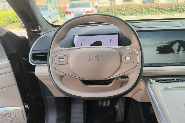 Used XPeng G9 2025 680 Ultra-Long Range All-Wheel Drive Max Steering Wheel